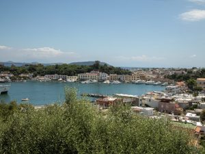 Porto_Ischia-min