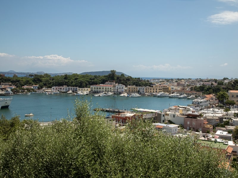 Porto_Ischia-min